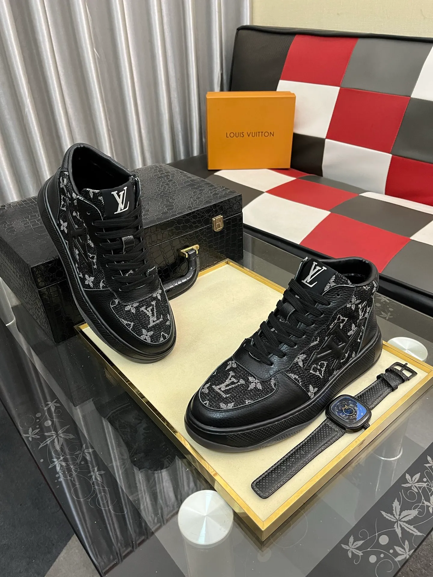 Ex-factory price: 438⌚️⌚️[LOUIS VUITTON] Same style as Louis Vuitton* official website 🚹Men's high-top casual shoes❤️Same style as popular celebrities and big names ~ Best-selling at home and abroad Lv focuses on the checkerboard series...Imported first-layer cowhide with special fabric ➕Full cotton, code number: 38-443️⃣Colors available